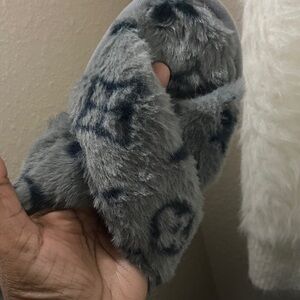 Gray Faux Fur house slippers sz 7-8